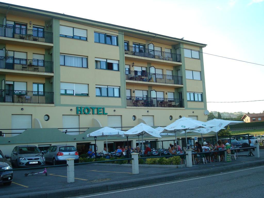 Hotel Brisamar Banugues Exterior photo