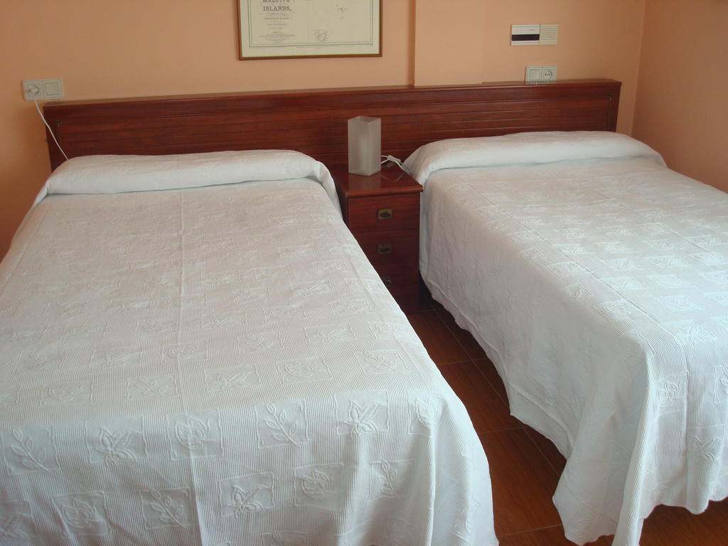 Hotel Brisamar Banugues Room photo